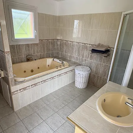 Casa vacanze Au Calme Avec Piscine *