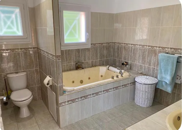 Nyaraló Au Calme Avec Piscine Pujaudran