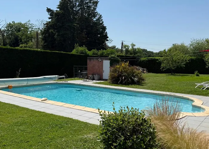 Au Calme Avec Piscine *